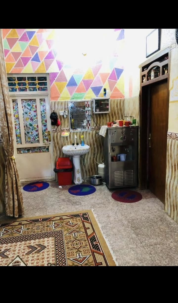 بيت مساحته 225    طابقين يحتوي على غرف نوم عدد:6   اربعه فوك واثنين جوه وصحيات عدد:3   وصاله عدد :2   وديوانيه كبيره ومطبخ حار وبارد ومخزن ومحل بناء حديث
العنوان قطاع 30 قرب روضة الرياحين
للستفسار الاتصال
***********
***********
