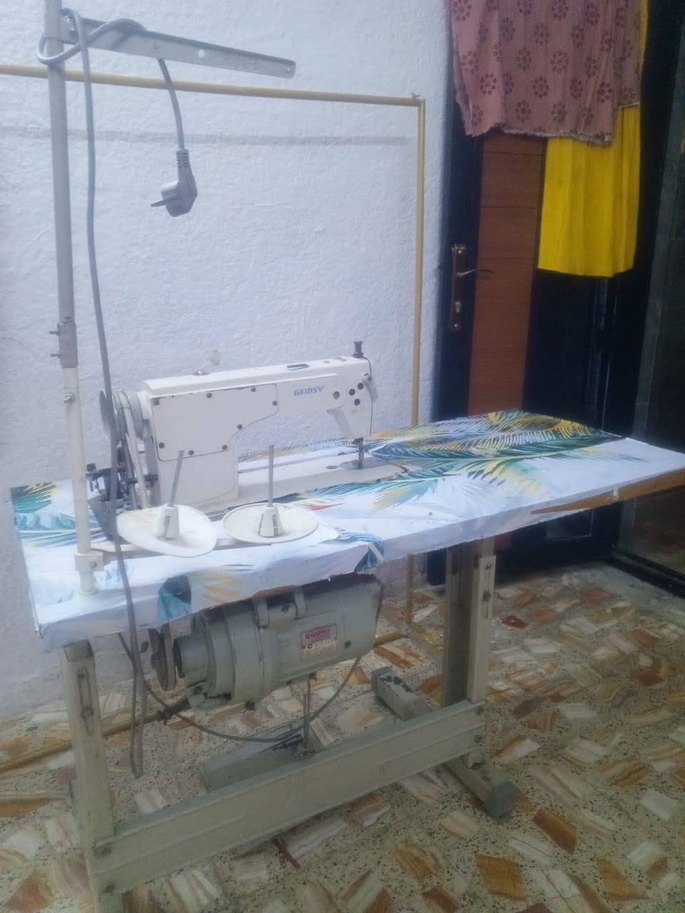 مكينة خياطة ب150 عالفحص شغالة خياطها يخبل
***********
