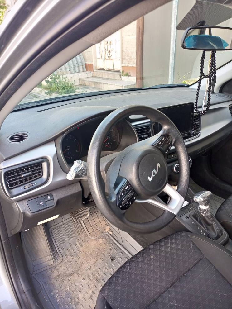 KIA RIO شكل جديد موديل 2022سيارة فول اقتصادي يتحمل أسواء نوع من الوقود وتبريد بالصيف مع البنزين العادي شغال بدون ادوانز
سيارةجاهزةبدون دينار تصرف بها
مواصفات 
محرك 16 دوش
شاشة كبيرة ايلات
كامرة دوارة
جامات كهربائي 
مراية شفت كهربائي 
ويل حجم 15
دشبول لونين اسود و رصاصي
سيارة ثلاثة قيادة
تحكمات استيرا 
مقعد جم ترفع وتنزيلها
مانع تزحلق
ائيرباكات عشرة فيها
وحساسات اطارات
وصندوق بونيد وبيان
وكير وهندربريك
وبعد فيها كثير من الحساسات أخرى 
الحادثة السيارة شي بسيط
بس البونيد صبغ وبدون الدواخل ائيرباك فقط استيرآ طاكة 
حتى غاز تبريد بلادي باقي ما متأثرة علي راديتر تبريد سيارة
وبها مكان بارد اصغار ابدا
مكان سيارة كركوك
 اي إستفسار عندكم خابر على هذا الارقام
***********وات ساب على اسيا فقط
                       *********** كركوك, العراق
