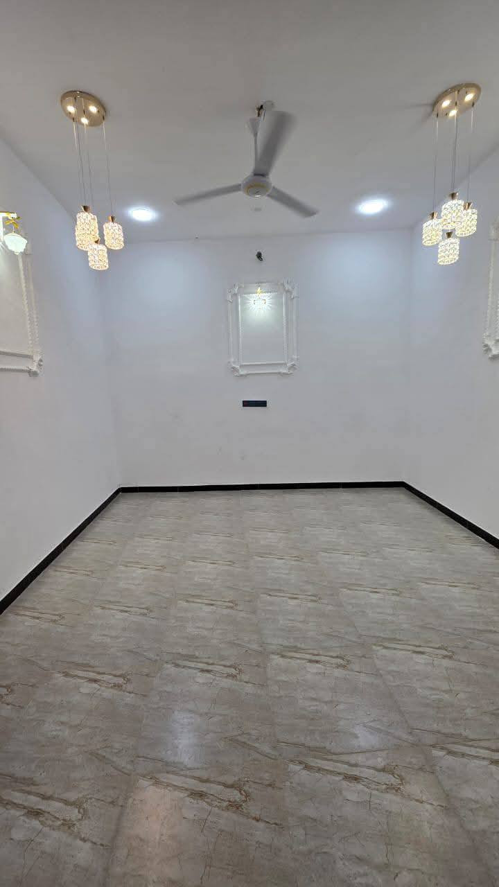 #اسعد_الله_أوقاتكم_بكل_خير ***********
دار سكن للبيع ⛪️ بسعر بلاش 

#مساحة البيت 160متر  بناء حديث بعده بل جيس

#يحتوي البيت على غرفتين نوم 
و ديوان 
و صاله 
و مطبخ 
و صحيات داخلي و خارجي و كراج سياره 
بيت كلش مرتب 

كافه الخدمات متوفره 

#جنس_العقار :: طابو صرف زراعي بأسم عراقي سند ٢٥ 

البيت علا شارع تبليط  10 متر وركن 🛣️

#العنوان البصره كوت الحمداني قرب محكمة ابي الخصيب

سعر  بيت 85 مليون  و بي مجال 
#للاستفسار الاتصال على الهاتف 📞📳
📳((***********
