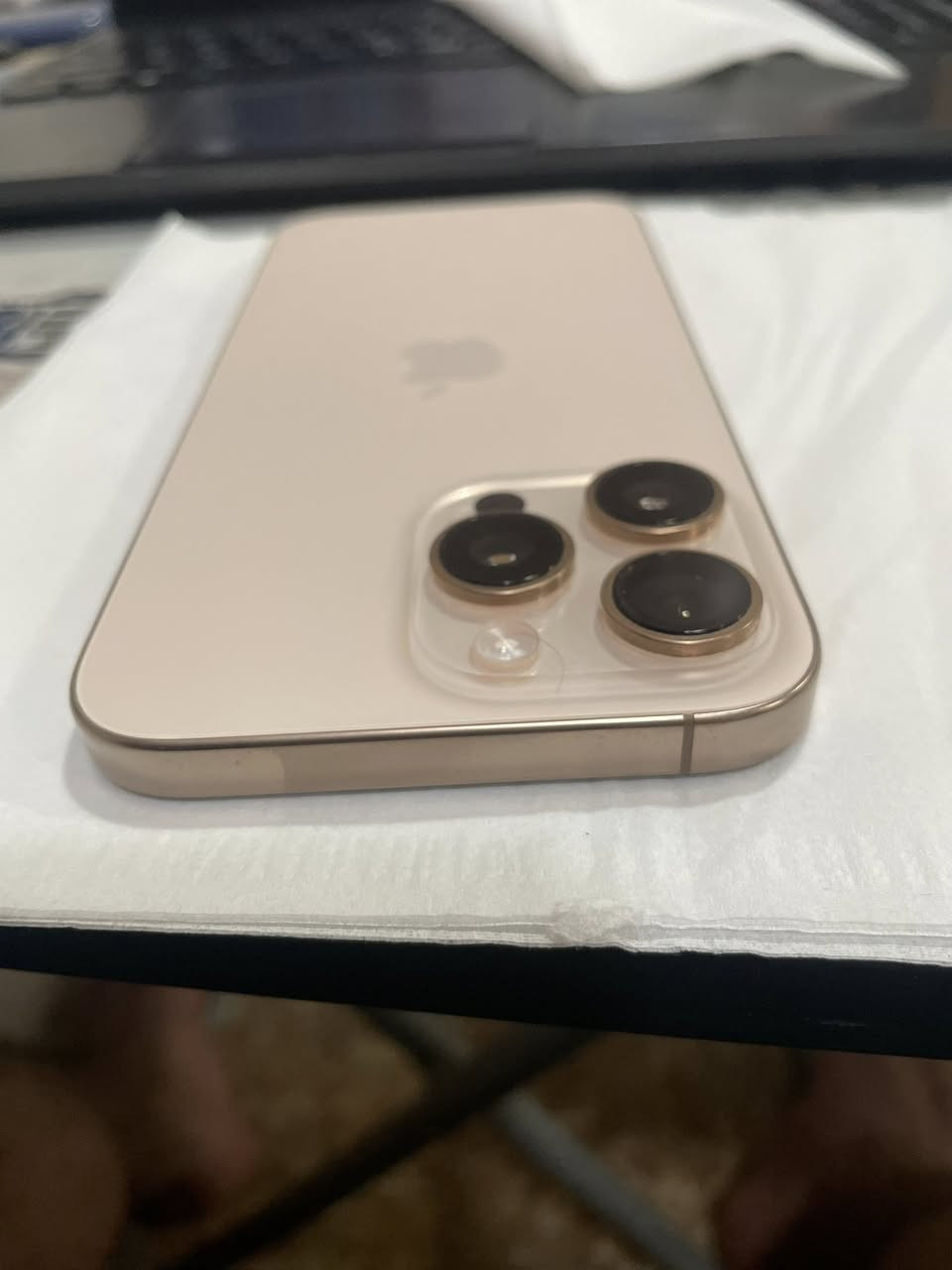 السلام عليكم
ايفون 16 برو ماكس 
جهاز نضيف كلشش 
بعده داخل الضمان 
ما مفتوح ولا بي شخط 
ذكره ٢٥٦ 
عنوان بغداد حي الجهاد
السعر 1,400,000
وقابل للتفاوض
***********
غير متواجد على الفيس واتساب و اتصال
