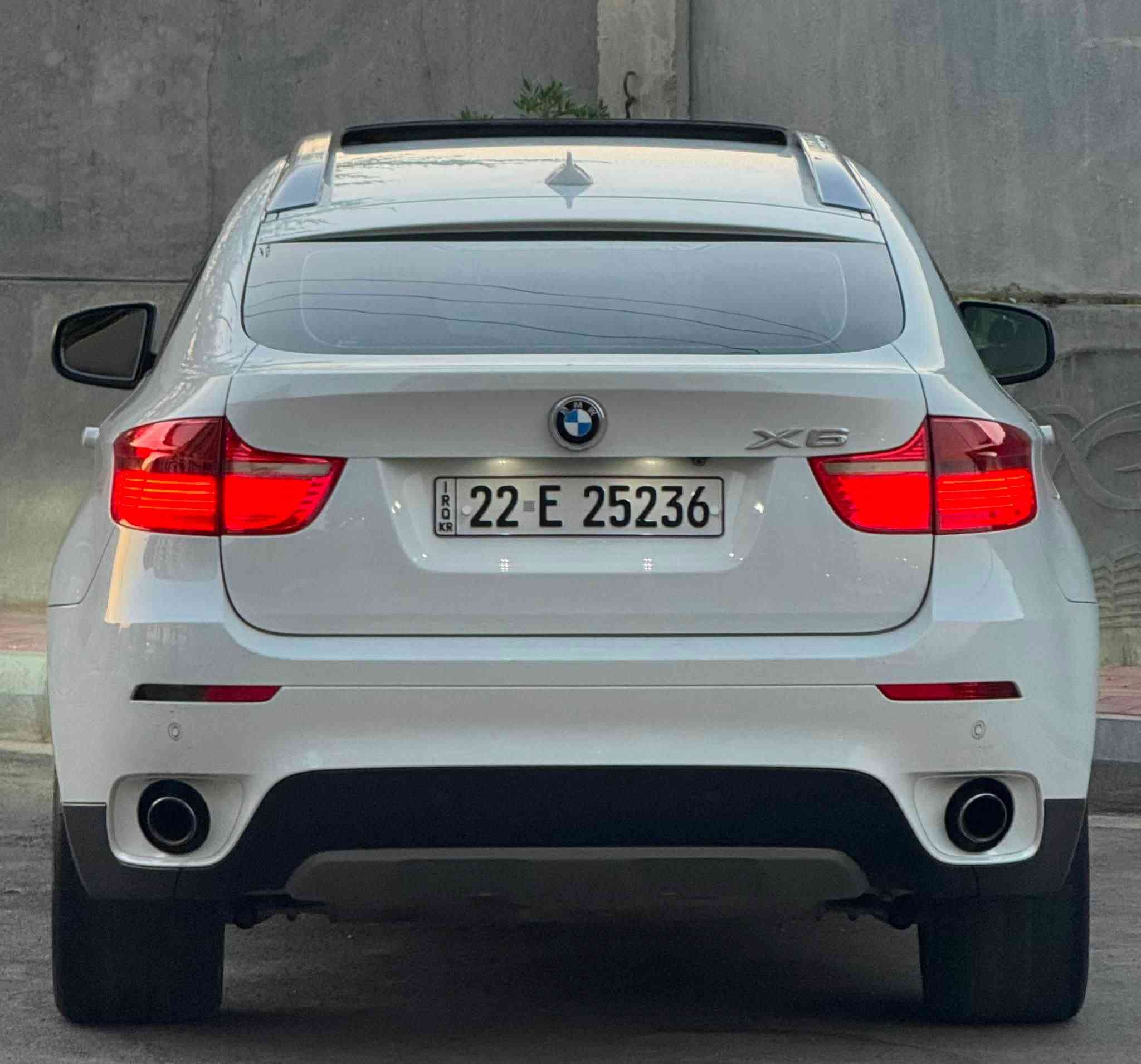 BMW X6 2012 N55 XDrive للبيع او مراوس
خليجي شركة العروش 
مكفولة من الصبغ و الضرر 
دعاميه صبغ فقط الباقي مكفول 
المواصفات فول : 
- محرك حجم ٦ سلندر / N55 المرغوب 
- فتحة سقف SunRoof
- داخل لون احمر مطعم بصاج
- كشنات جلد + تحكم كهرباء 
- كشنات خزن Memory
- مري شفط كهرباء
- بردات ابواب 
- شاشة وسائط 
- 3 كاميرات 
- حساسات اصطفاف
- صندوق كهرباء
- سستم صوت HarmanKardon
- هاند بربك بصمة
- سيدي جينجر
- شفتات ستيرن تبترونك
- قطعتين تبريد و منفصل
- ويل حجم 20 تو سايز
نصبتها كلش حلوة و بالواقع احلى من الصور 
مابيها نقص. صفر مسج
محرك و كير مكفول و التبريد ثلج 
عنواني بغداد / الكرخ 
***********
***********
