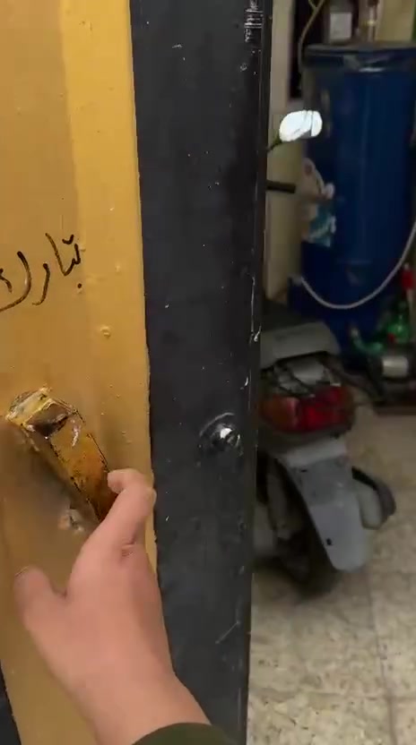 مشتمل للبيع نضيف مساحته بالسند ٨٤ واقع حال ١٠٥ طابق واحد غرفه وصاله ومطبخ واستقبال وحمامات حي اليرموك مقابل العامل السابعه ثالث بيت عن الشارع العام السعر 92 وبي مجال للشراي للاستفسار الاتصال على الأرقام
***********
***********
مكتب الاخوه الأصدقاء 
مشتمل للبيع نضيف مساحته بالسند ٨٤ واقع حال ١٠٥ طابق واحد غرفه وصاله ومطبخ واستقبال وحمامات حي اليرموك مقابل العامل السابعه ثالث بيت عن الشارع العام السعر 92 وبي مجال للشراي للاستفسار الاتصال على الأرقام
