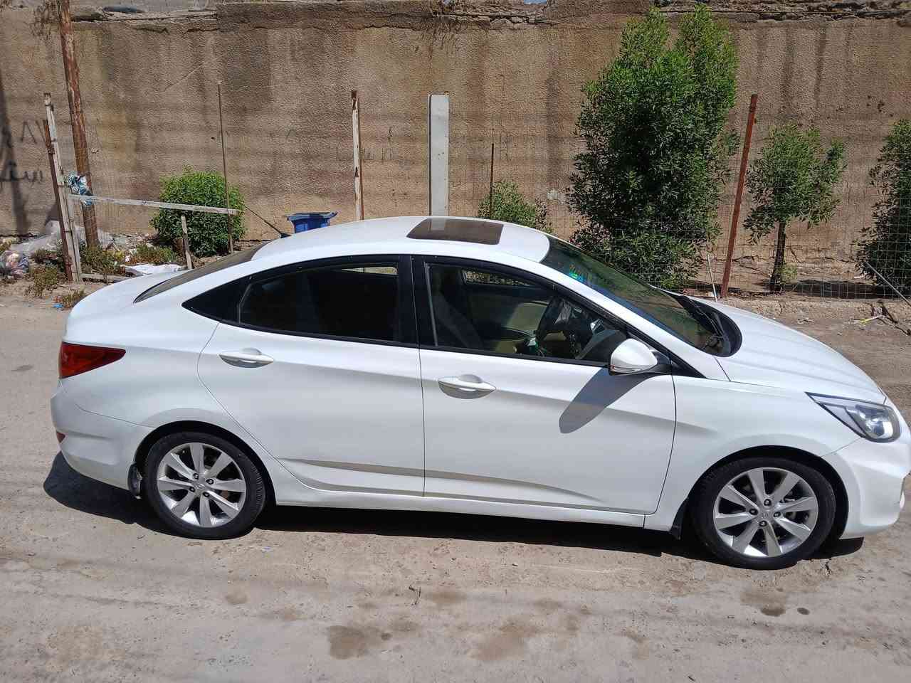 اكسنت خليجي موديل 2015 
مكينة 1600 دوش 
كير مكينة مكفولات 
تبريد خير من الله 
بيه صبغ بنيد موضح بسونار أثر حرك 
سيارة مكفولات من ضربه 
فقط يحتاج صدر خلفي 
العنوان بغداد ابو دشير 
***********
سعر ٩٥ وبيه مجال
