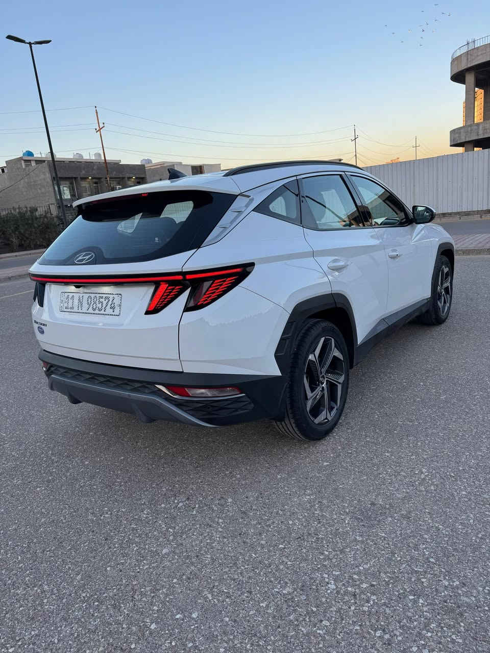 سلام عليكم عندي هونداي توكسان خليجي موديل 2022 ماشيه 36 الف محرك 2000 فول القمارة حديد بدون صبغ بدون تبديل بيه بارد أربع أصابع بل جاملغ  وبيه كم رصعة جهت السائق فقط رقم بغداد ابسمي مكان بغداد حي العدل السعر 197 بيه مجال بسيط ***********
