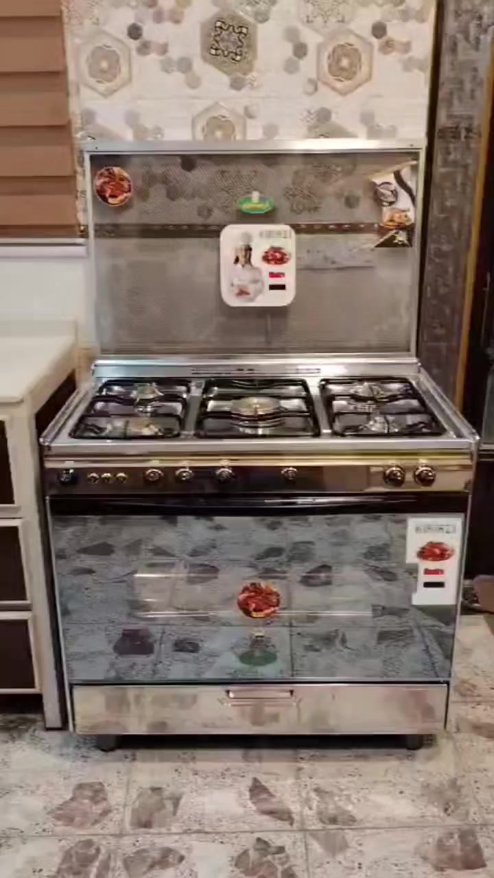 💖طباخ كريازي مصري الأصلي للبيع💖
الطباخ كلش نظيف وأعيد واكرر (( الطباخ مصري الأصلي مو التقليد)).
✅️ الطباخ نظيف كلش هو والفرن والفديو والصور منزلتهن وتكدر انت تحكم.
✅️ نار زركه كل العيون َوالفرن.
✅ كل الكهربائيات تشتغل الجداحات وضوه الفرن وماطور شوي الدجاج. 
✅️ وياه كل غراضه الاصليه كامله. صينية الفرن والشبجه وشيش وقاعدة الشوي. 
🔴 السعر 350 قفل 🔴. السعر مابيه اي مجال. 
الطباخ كلششش كلششش نظيف. 
✅️ ((مكلفه بالنشر فقط ولا تراسلني منزله كدامك رقم وعنوان اصحابه)) ما ارد ع الخاص منهم تكدر تستفسر.
ماعدهم توصيل ولاحجز للطباخ.
مكان الطباخ بالاعظميه. 
***********
