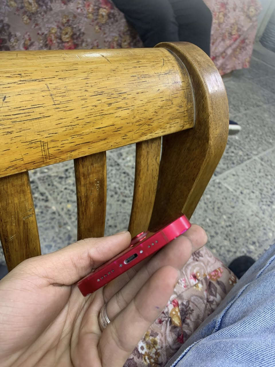 سلام عليكم 14 عادي
الجهاز كلش نضيف مبدل ضهر فقط 
بي شخط زغير بلشاشا واضح بلصور
ذاكره 128 بطاريه 87 
الجهاز على البلاد مكاني بغداد البياع
ب400 الف
***********
