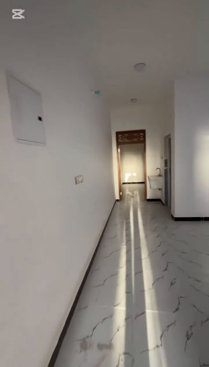 بيع مستعجل السعر  #50_مليون زراعي سند ((25 ))
مساحة البيت 100 متر ✅
الواجه 5 ونص ولباقي نزال ✅
البناء جديد غير مسكون ✅
خدمات كامله اناره ليليه وتبليط وماي وكهرباء ✅
العنوان : 📍حولي الخصيمه عرصات الحاج حيدر الحاج هندي 
للتواصل :
*********** علي تاميم ☎️
