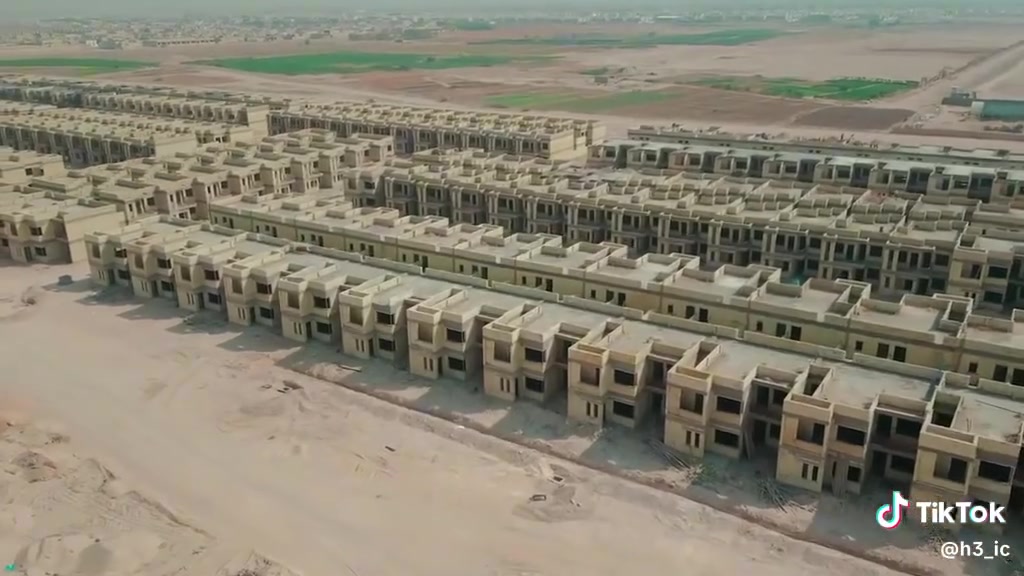 🏡 دار للبيع في مجمع المرتضى السكني – المرحلة الأولى
📍 مساحة الدار: 160 متر
📍 البلوك: 23
📍 رقم الدار: 589
💰 الواصل: 49 مليون
💵 السعر الكلي: 170 مليون
✨ فرصة مناسبة للسكن أو الاستثمار في موقع مميز داخل المجمع.
📞 للاستفسار والمزيد من التفاصيل: الطيف للعقار – بإدارة السيد حسين المحمودي  تواصل ع الرقم ***********
العنوان 🛤️ مجمع الاميرات الثاني مقابل مجمع بيتي السكني 🏤
