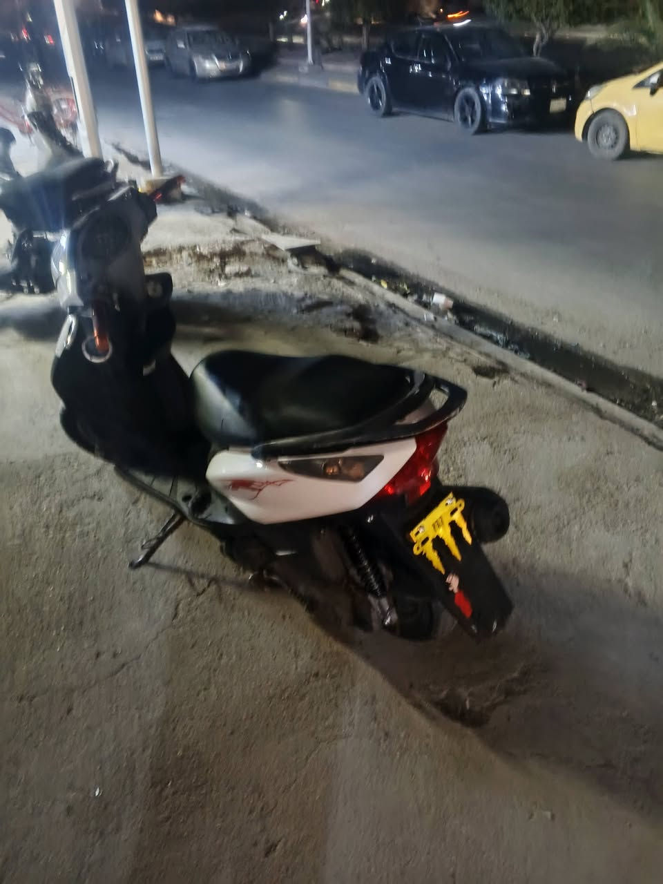 سلام عليكم دراجه ثعلب للبيع جديده مكينه ممفتوحه لوك دراجه 22/2نازله من رمبه دراجه جديده معنه كلمه سعر 700وبيه مجال للطيبن مستعجل على بيع ***********
