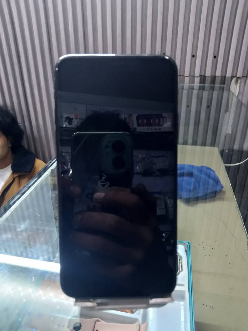 االسلام وعليكم ايفون 11برو ماكس 
ذاكره256بطاريه72 موبايل مامفتوح 
سعر375وبي مجال شراي الاتصال على الرقم ***********
