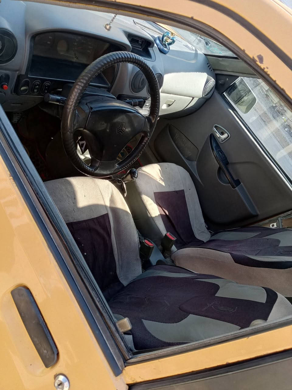 السلام عليكم سايبه للبيع موديل 12 كير ومحرك وتبريد خير من الله مصفره هيئه وغرامه سنويه بسمي مكاني بغداد حي الجهاد سنويه لل 28 *********** السعر 27 وبيهة مجال بصيط قبل يومين داخله هزة
