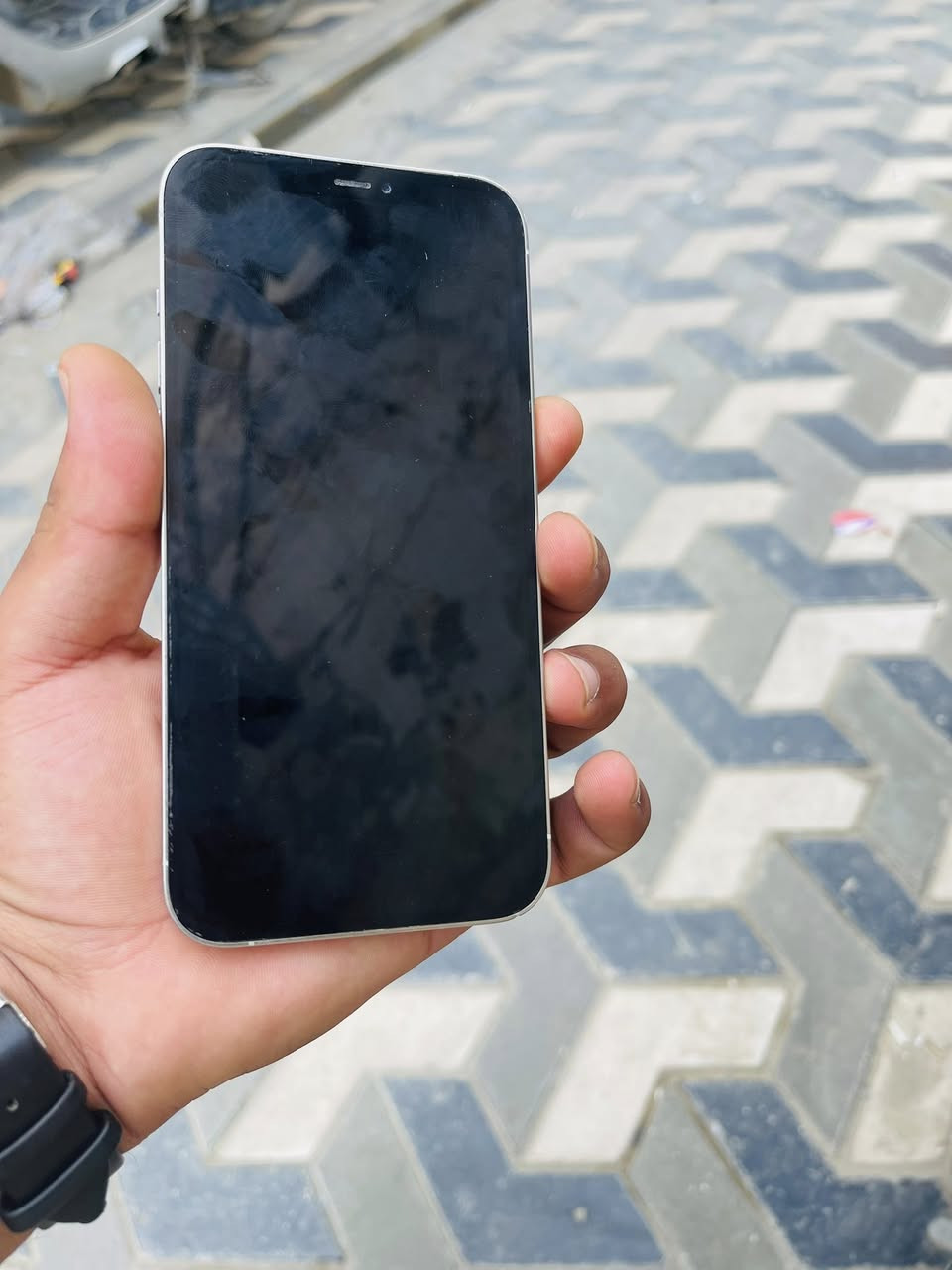 سلام عليكم ايفون 12pro maxذاكره256بطاريه 72فيس ايدي واگف الباقي كله بلادي للبيع مكاني رفاعي سعر330 وبي مجال بسيط***********
