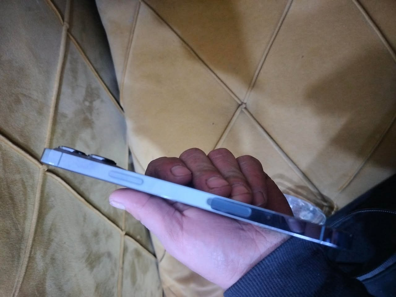 للبيع ايفون 13ابرو ماكس ذاكره 256
نظيف كلش فقط امبدل بي ايسي شحن 
شاشه ابلديه ماملعوب بيها بطاريه 86
بشرط فول السعر 550وبي مجال للطيبين 
***********
***********
