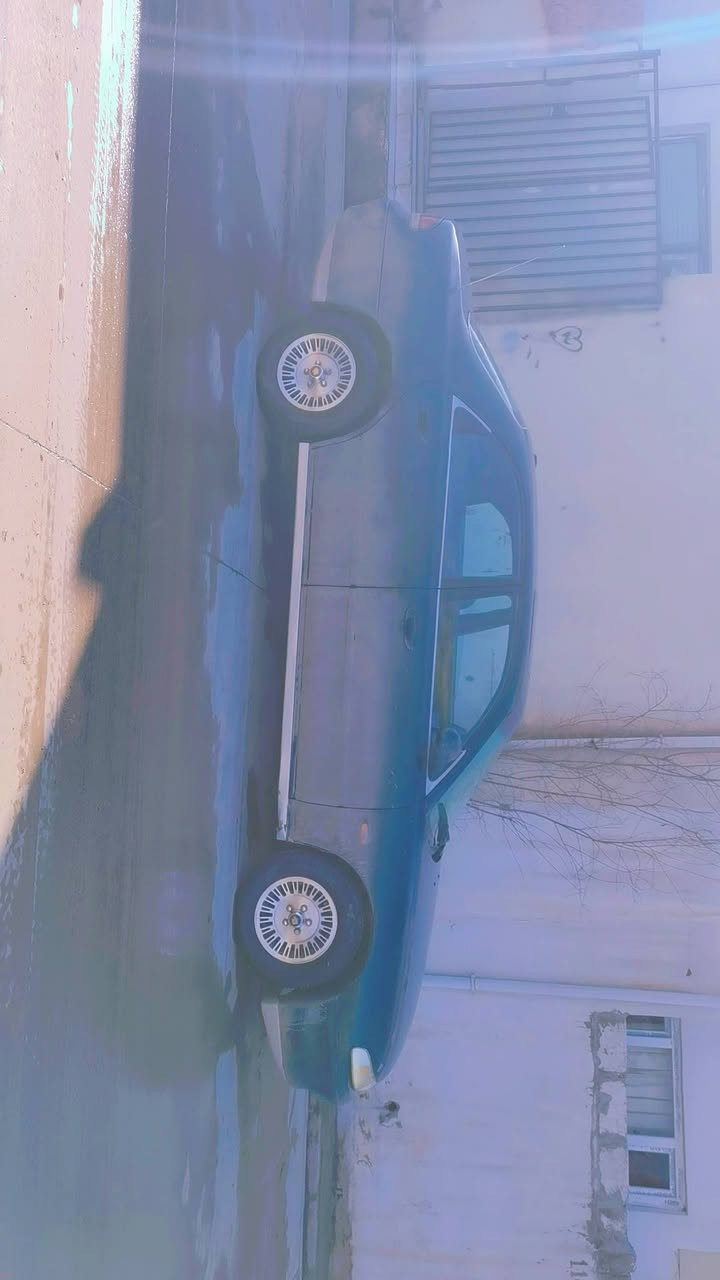 مازدا فاسوليا موديل ١٩٩٣ ارم بلاستيك و سه نه وي ليدراو وه ركه راو نيه هيج سيلات كيجي بنزين حماوه كاره بايي هه مووي مزبوت  جوار تايه ي نوي يه اكه ر مشته ري تيل بكه ***********
***********
