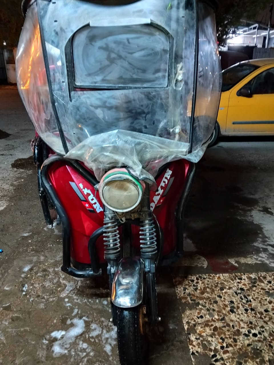 السلام عليكم ستوتة شحن داي ون حلوه ونضيفة بطاريات جدد تايرات 3 جدد وياله جدد السعر 650 المكان بغداد الدورة حي الصحه ه/***********
