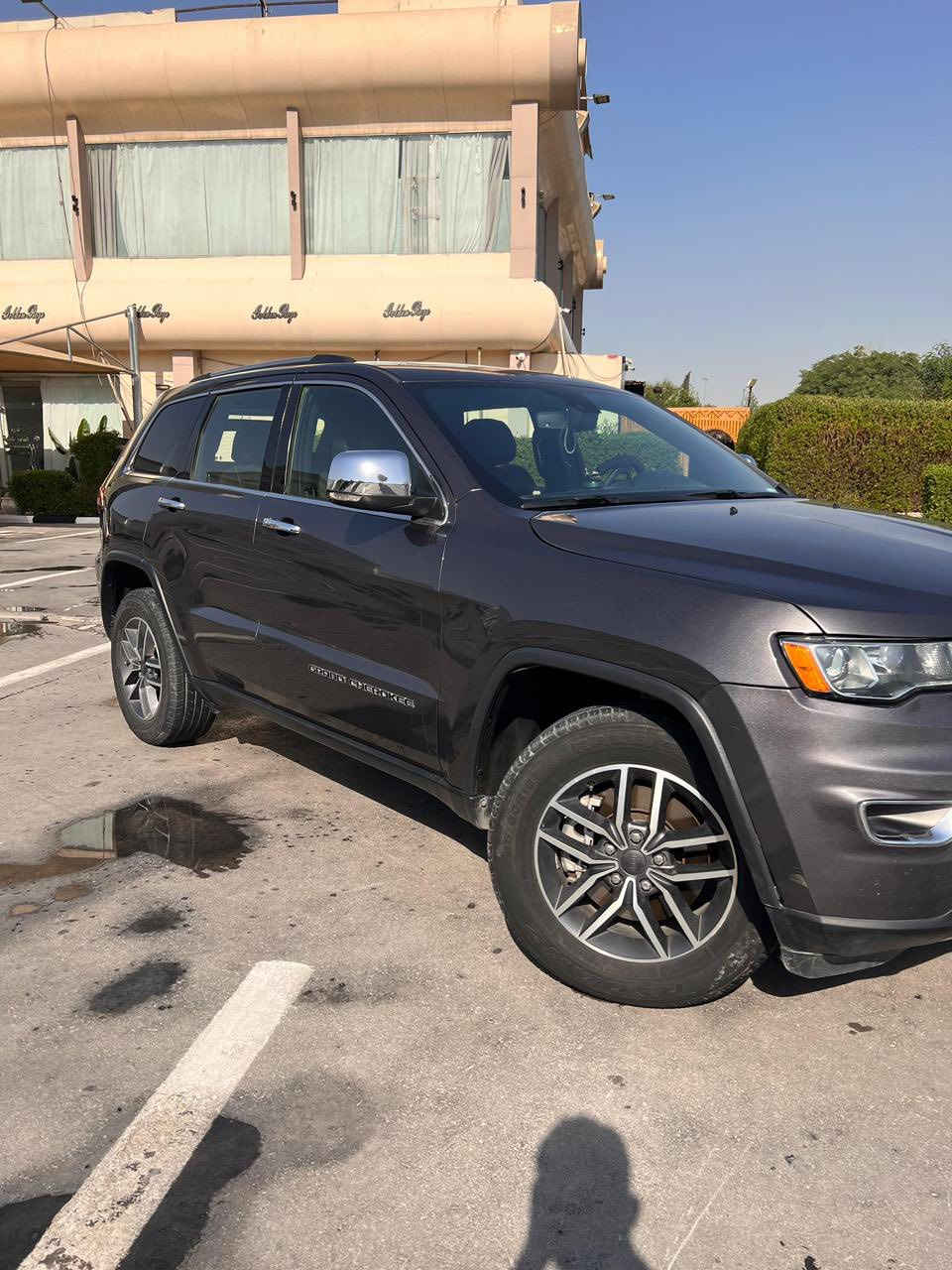 للبيع جيب موديل 2021 لمتد

🚙 جيب كراند شيروكي لمتد – فول مواصفات
• الموديل: 2021
• الوارد: أمريكي
• اللون: رصاصي / رمادي
• المحرك: V6 – 3.6L
• القير: أوتوماتيك
• دبل (4×4)
• الرقم متحول على الشكل الجديد
🛑 الضرر: جاملغ + شوية بنيد
🔧 الكفالة:
• كفالة شاصي
• كفالة مكينة
• كفالة كير
• ايرباك بي ضرر
📊 عداد المسافة:
• 57 ألف (ماشية)
⭐ المواصفات:
• نقطة عمياء
• فرش مقاعد جلد
• ذاكرة حفظ وضعيات الجلوس
• المقاعد الأمامية تدفئة
• تدفئة ستيرن
• ويل قياس 20 إنج
• سقف سلايد
• شاشة كبيرة 8.4 إنج
• نظام ملاحة (GPS)
• مصابيح أمامية زينون
• LED لايد
• كشافات ضباب بروجكتر
• تشغيل عن بعد
• صندوق خلفي كهرباء
• حساسات خلفية
• كاميرا خلفية
• مرايا جانبية كهرباء مع خاصية التعتيم
• بلوتوث
• مثبت سرعة
• رادار أمامي
• نظام تشغيل وإطفاء أوتماتيكي للمحرك (Auto Start)
• نظام بريك أوتماتيكي (Auto Brake)
💰 السعر:
265$
➡️ ٢ شَدّة و ٦٥ ورقة
📍 المكان: بغداد
📞 الهاتف / واتساب:
***********
