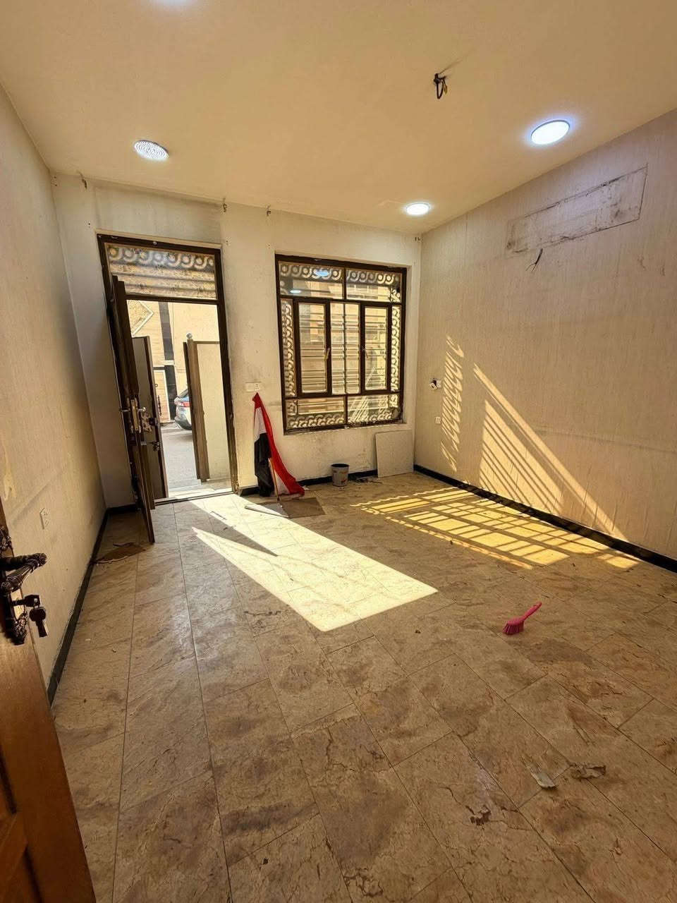 #للايجار____في____السيدية
بيت مساحة 70متر نظيف ✅
🔹يحتوي على 3 غرف نوم وصالة +مطبخ وخدمات  
💸الايجار: 750 الف 
📞للاسـتفسـار الاتـصال علـى الرقم: ***********
مكتب المصطفى للاستثمارات العقارية - مقابل لحـوم جويـلي
