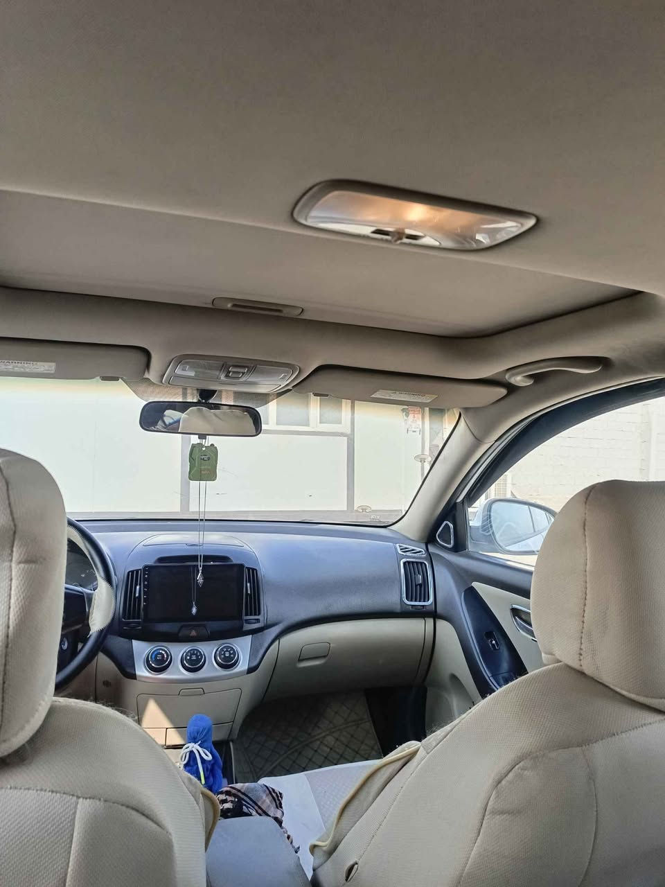 النترا 11 بيضه فول 
* رقم  بغداد دولي  مشروع وطني باسمي 
*سنويه 2029/12/4 
* هزه بشهر 11 
* فتحة
* اشاره بالمري 
* تحكم ستيرين 
* ادامه كامله للسياره ( تبديل جوينات وقايش )
* شد منظومه تبريد جديده 
* كامره + تاب جديد داخل بضمان لشهر 1 
* زوج تايرات جدد 
ضرر  بدون دواخل ولا شاصي 
جاملغ الايسر  مصبوغ نصه
جاملغ الايمن دحجه بسيطه هم كذلك معدل ومصبوغ 
الباب وره سايق صبغ جوة اليده بعرض 4 اصابع ع طول الباب  (عندي تصوير قبل التعديل والصبغ )
السعر 107 وبيها مجال قليل 
الرقم  بيه واتس   ***********
مكاني النجف -الكوفه النجف, العراق
