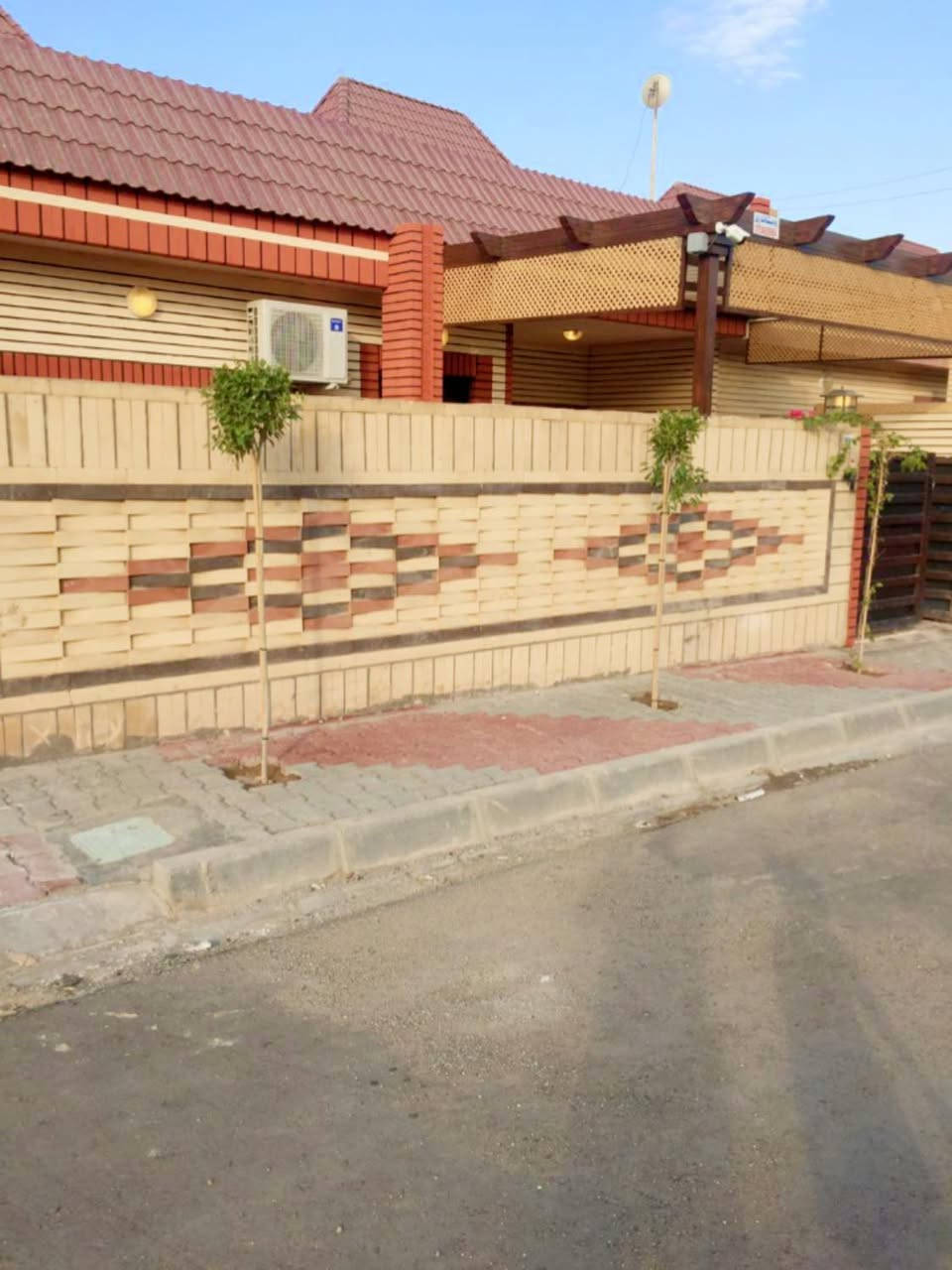 #بيــع مـستـعجـل  وسعر مغري جـدآ جـدآ جـدآ 🛎️

#دار  [ سكني] طـابقـين للبـيع  * لعشــاق 

الانـاقـة  والنـزاكـة * بنـاء 2024 موقـع مميـز * 

طـابو صرف* فـول مـواصفـات * فول مقربي 

بناء طابوق🧱 

#عنوان ( كـركـوك *فـي مـجمـع  الامل ) 

#مسـاحة  (200 م

واجهـة 10 م )

نـزال 20 م

شارع عريض

التفاصيل 
ط1 استقبال غرفة نوم عدد2 وهول ومطبخ حار بارد وصحيات  
ومجمع صحيات خارجيه وحديقه 🌲🌿

ط2 غرفه نوم عدد 2 وصحيات 

#السعـر(  18 شده نقد 💵 

******************************

* نستقبل جميع عروضاتكم السكنية 🏠 والتجارية 🏡 بكافة مناطق كركوك  
............................_.....

للمزيد من المعلومات مراجعة مكتب جنة العراق للعقار 

حي الــــــواسطـــي 

 السايدين  اذا عة الرشيد مجاور مسجد نور الدين الزنكي 

او الاتصال على

📲  ***********
