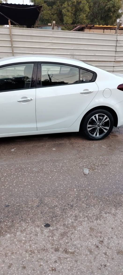 السلام عليكم
سيراتو موديل ٢٠١٨ محرك ٢٠٠٠ مكفوله كفاله عامه فقط بارد و واضح بالصوره اي استفسار اتصل على الرقم فقط ***********
