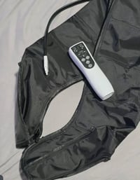 هذا الجهاز هو Air Compression Leg Massager (جهاز تدليك الساقين بضغط ال...