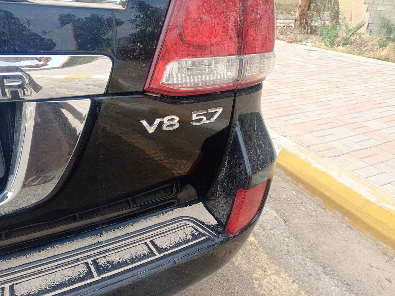 السلام عليكم للبيع لاندكروز موديل 2012 محرك 8سلندر 5700 السياره فول  VXR بدون صبغ   رقم اربيل  السعر 39000 للاستفسار الاتصال على الرقم ***********
