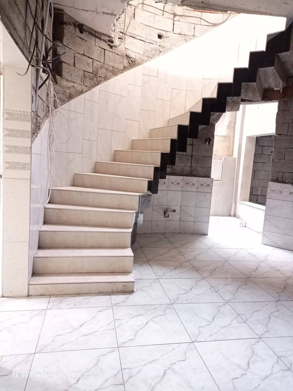 السلام عليكم
اسطه سيراميك متفرق حالياً 
***********
