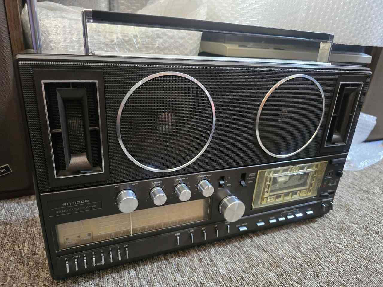 راديو مسجل. اكروندك. لماني. حجم كبير. قطعه. قديمه نوادر. مختلف. استريو. جهاز نظيف على ابلاد. فقط. كاسيت. مسجل. مايشتغل. يفتر. بوش صوت ماطور.  ابيع. راديو. شغال طبيعي. كل موجات. صافيه جهاز. ابيع. راديو شغال شرط مسجل محتاج صيانه. السعر. حتى. مااتعبكم. 100 مع توصيل. مكاني سماوه ***********
