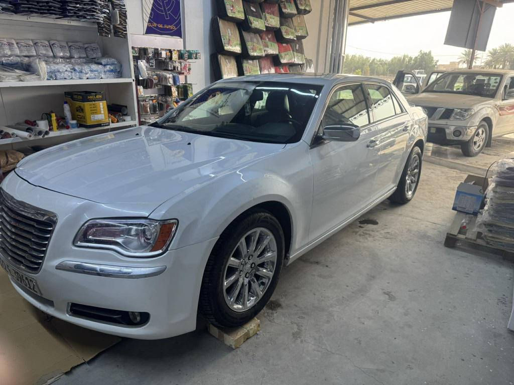 اوباما مديل 12 فول مواصفات 1/1
كندي داخله كلين وهنا بالعراق بيهه جاملغ الخلفي صبغ 
بدون عابر والباب الخلفي مبدل سونارهه موجود 
سياره جاهزه وعليهه دامه كامله 
مكينه جديده قبل شهرين شادهه
صدر اماما خلفي جديد
دبه مي وراديترات ومي جديد 
اذاين محرك وكير جدد 
يعني ما تصرف عليهه ولا دينار جاهزه
مكان السياره بالرميثه 
*********** المحاويل, بابل
