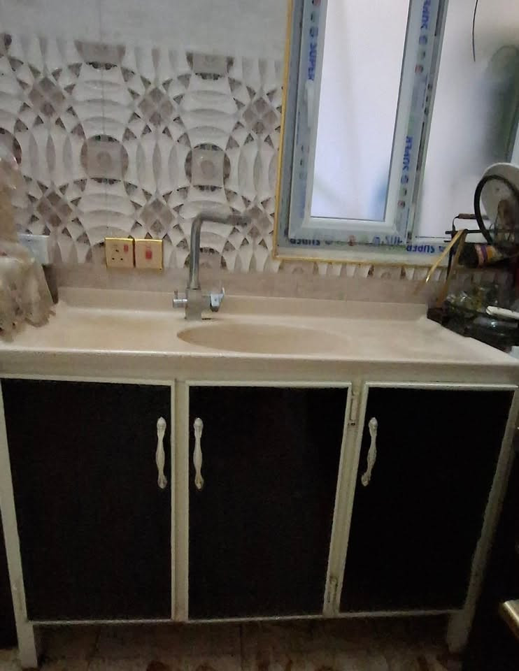 السلام عليكم
السنك قياسه متر و٢٠

والارضي والملحق متر و٤٠
السعر 200 وبيه مجال 
بغداد الشعله 

***********

