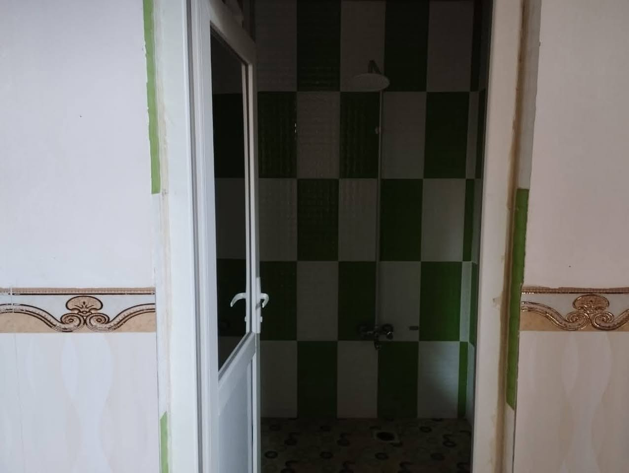 خانوبۆکرێ قاتی سەرۆ  بردسورنزیك هەرزان بازاڕی دییە
***********
