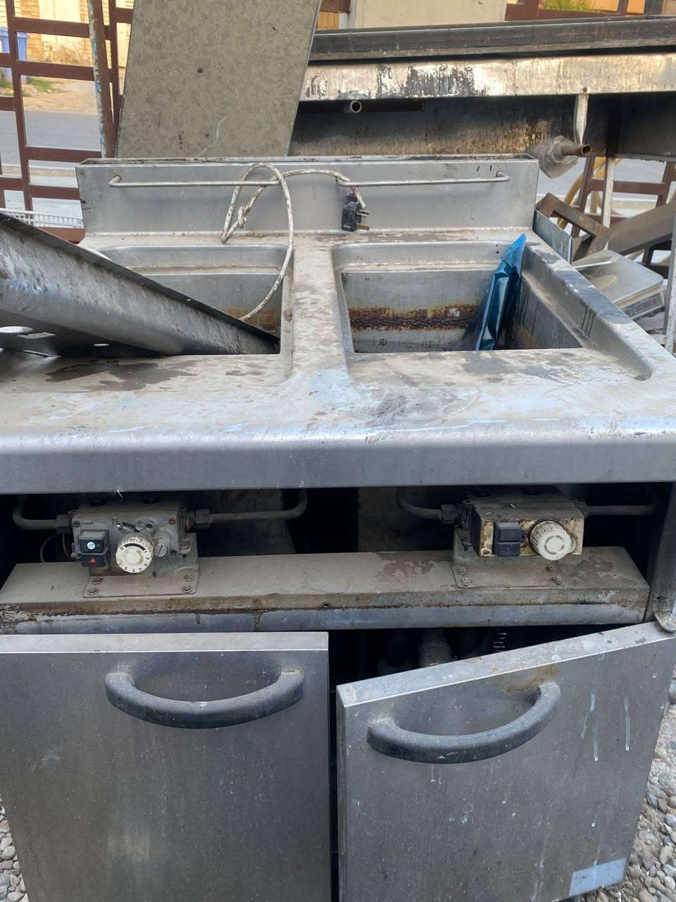 السلام عليكم عندي هذني الغراض للبيع شلع
***********مكانهم حي الخضراء
