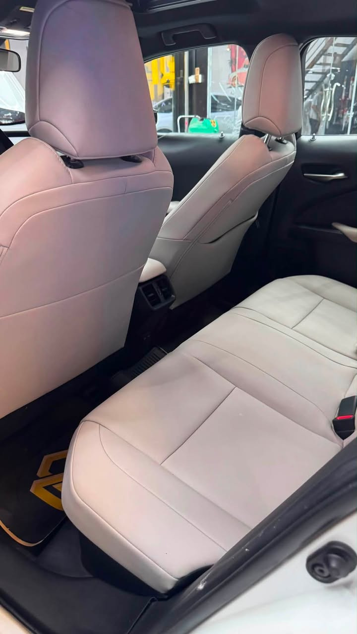 للبيع سيارة Lexus UX Hybrid موديل 2024، تجمع بين الفخامة اليابانية وقوة واقتصاد محرك الهايبرد.
تفاصيل السيارة:
 الموديل: 2024
 المسافة المقطوعة: 6,000 ميل فقط (شبه جديـدة)
 نوع المحرك: هايبرد (اقتصادية جداً في استهلاك الوقود)
 الأيرباغات: سليمة بالكامل (بدون إيرباج)
 حالة الضرر: حادث خلفي بسيط (مصلّح وجاهز على الفحص)
📍 مكان السيارة: الأنبار - الفلوجة
💵 السعر: 19,400$ (شدة و 94 ورقة)
📞 للتواصل والاستفسار:
يرجى الاتصال على الرقم: ***********
