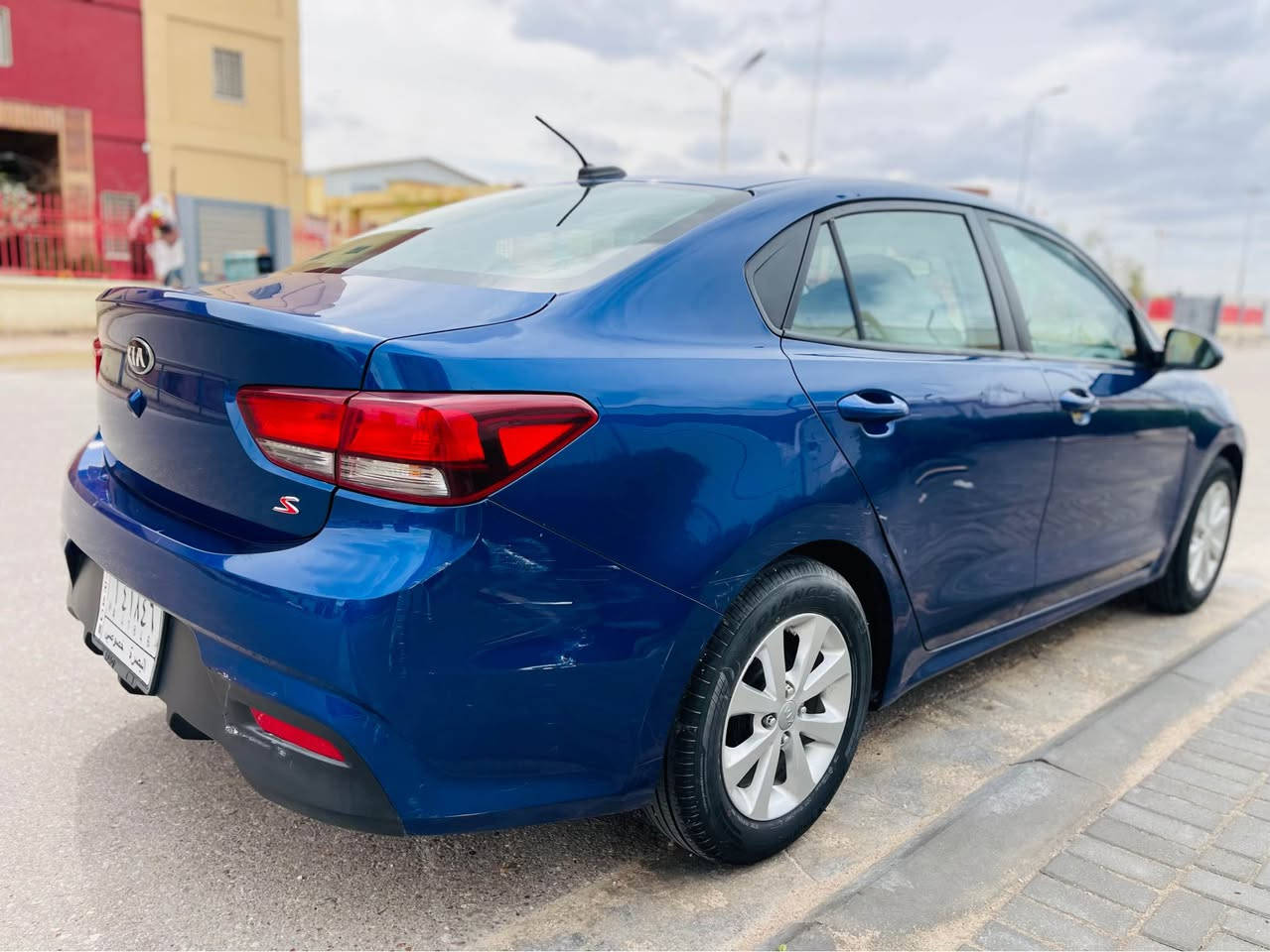 السلام عليكم للبيع كيا ريو موديل 2020 وارد امريكي مواصفات S شاشه جبيره تحكمات فول محرك 1600 دوش سياره حيل جديده استخدام بنيه ماشيه 73 رقم بصره معوقين وهلسنه تخلص حادثهه جاملغ امامي فقط ومبدل والباقي كلهه كفاله السعر 100وهاذا رقم صاحب السياره *********** البصرة, العراق
