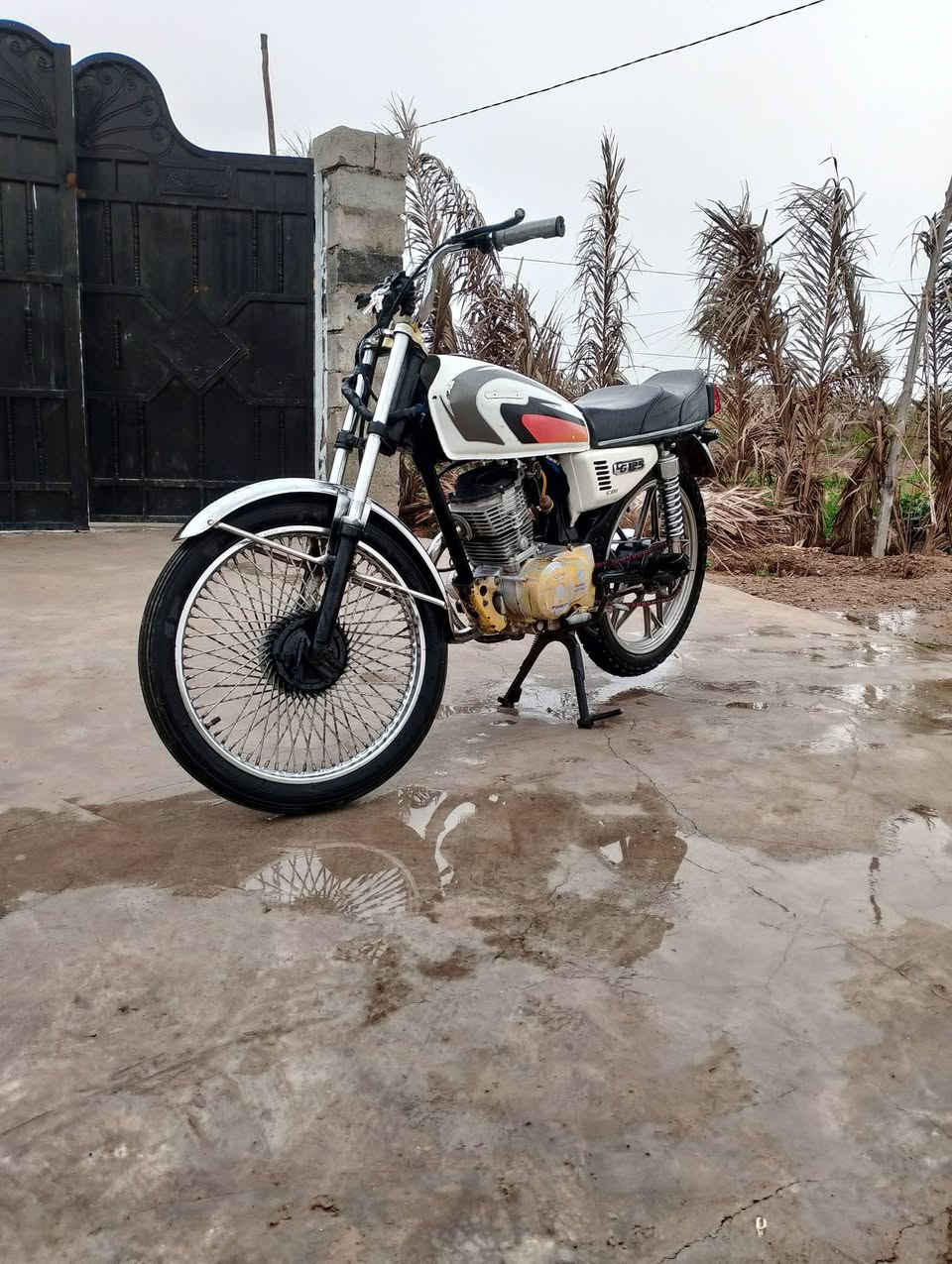 موطور يراني نضيف محرك بلادي السعر 250 بي مجال الاستفسار على الرقم ***********
