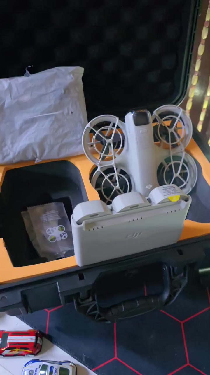 درون dji  نيو 4k  نضافه 99 بل ميه.
بغداد.   توصيل  دخل بغداد فقط  ولي يحب يجي علا راسي اخلي. ***********
