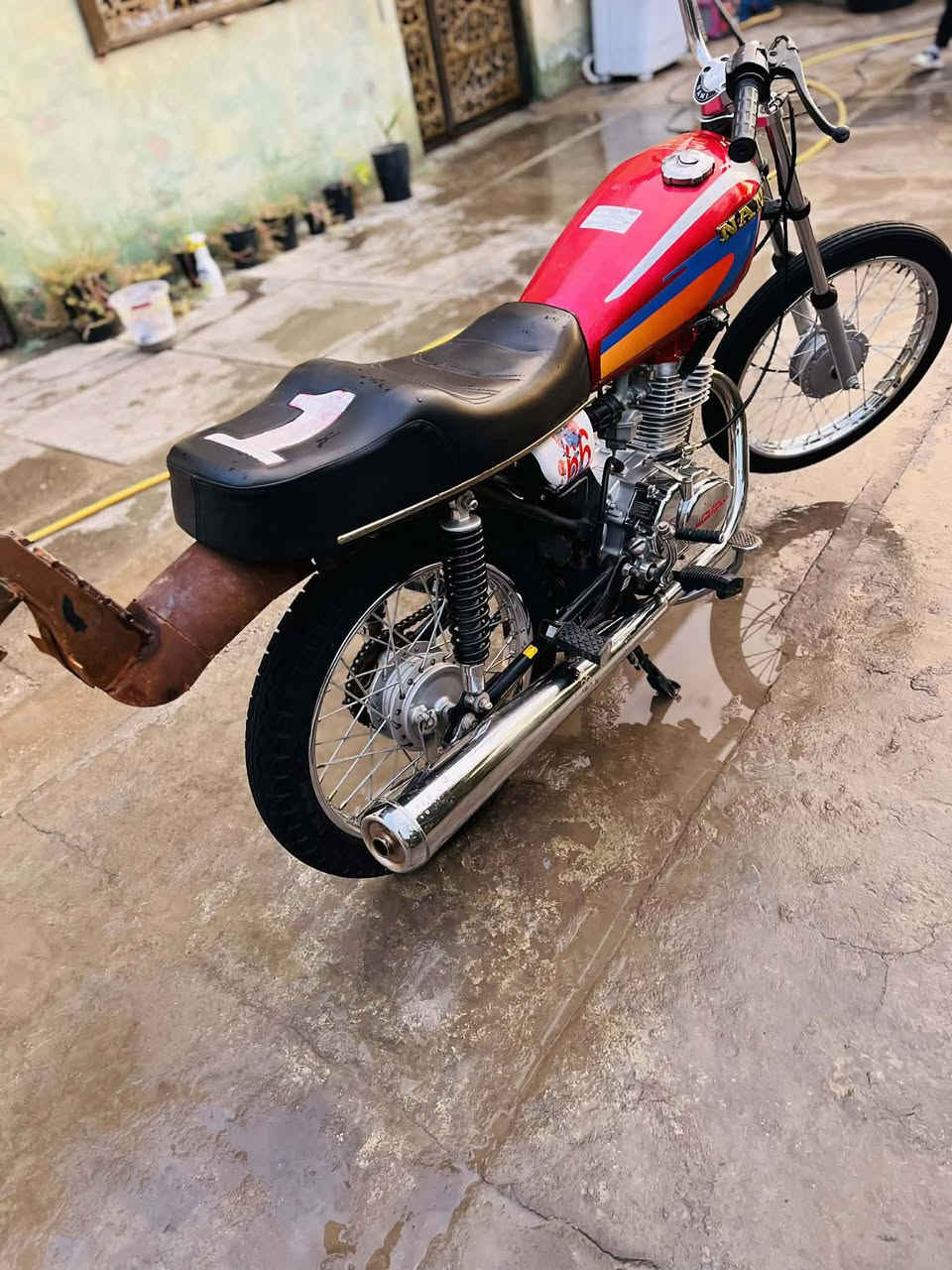 السلام عليكم للبيع تعمير كله جديد شاصي 12 اصولي والباقي كله جديد مكينه كفاله سعر 850 وبيها مجال شراي تعال خاص او تصل ***********
