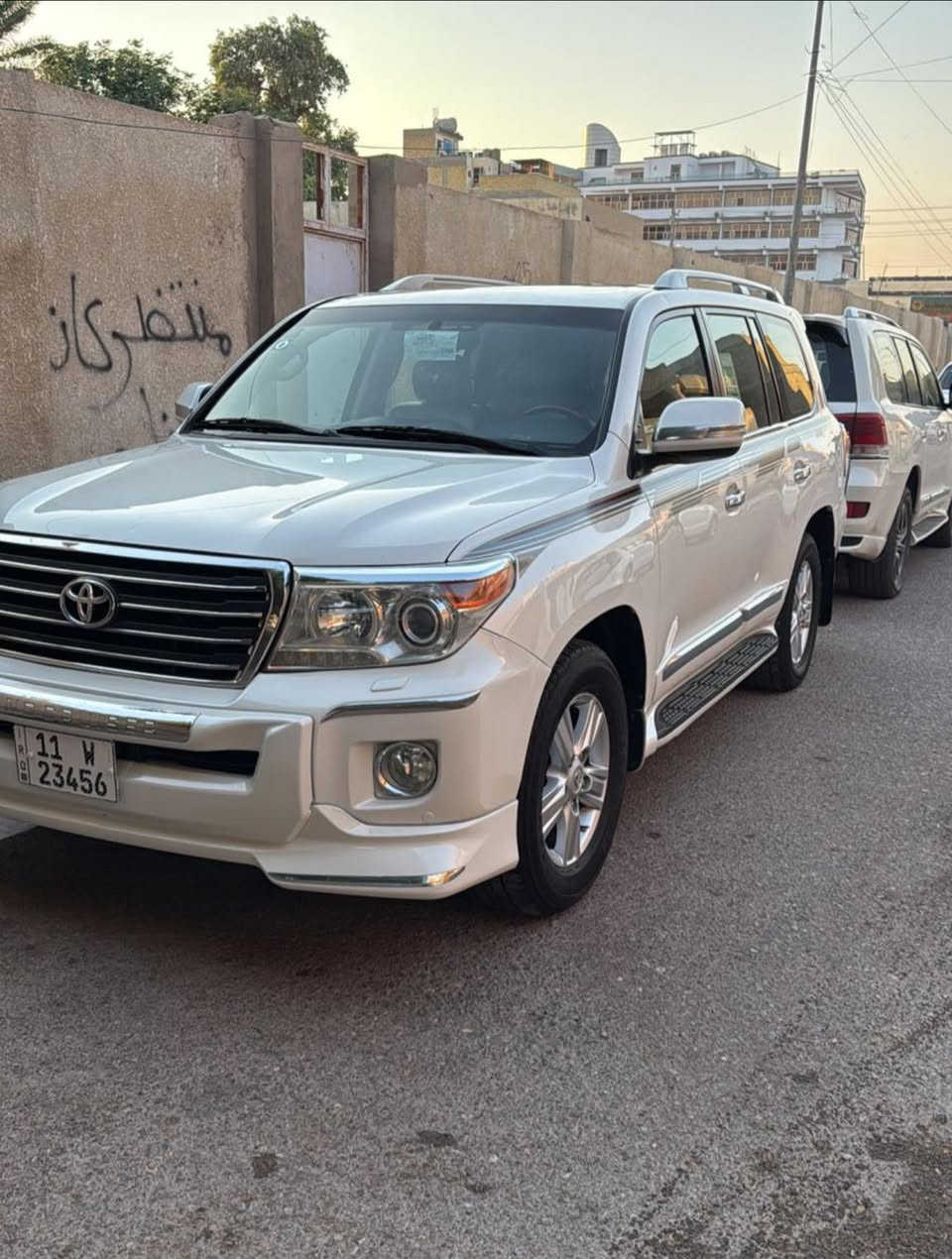 السلام عليكم
تويوتا لاندكروز 2014 ابيض GXR بريم باب اول 
محرك 6 سلندر 
ماشي 160 كيلو حقيقي 
رقم بغداد الجديد باسمي تحويل مباشر 
استخدام شخصي جديده بمعنى الكلمه 
مكفوله السياره عده جاملغ امامي تبديل فقط سونار ب منشور 
مكينه كير كفالة 100‎%‎ 
حدادية تراي شرط 100‎%‎
المواصفات المعروفه للاندكروزر  GXR
حساسات ، كامره ، مري شفط ،
تشغيل عن بعد ، لايت زينون عالي ناصي 
داخل جلد ، كرسي كهرباء ، طفاية 
مرايات عتم عاكس للضوء العالي 
داخل صاج ، فول تحكمات

السعر 390 وبيهة مجال 

مكان السياره الكوت 📍‭ 
0783 231 5133‬
