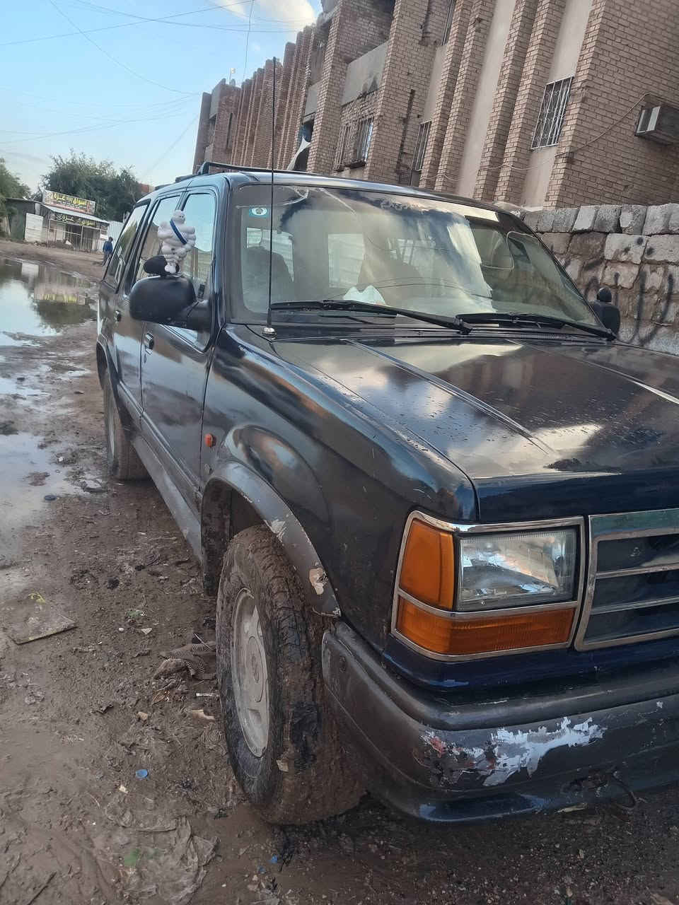 من رخصه الأدمن. فورد إكسبلور مديل 1993 رقم بغداد بسمي تحويل شوكت متريد مصبوغه حزام بدون ضربه صدر امامي خلفي كله جديد تخم تاير كهربائيات كلهه شغاله سياره حلوه عظمتهه.. ملاحظه المحرك مفتر بيهه  بيهه يطغ ابيعلك كايم. السعر ٤٥ بيهه مجال ترهم مراوس حسب القناعه. عنوان بغداد ابوغريب


**إذا كنت صاحب هذا الإعلان وتريد حذفه لأي سبب، رجاءا أرسل رسالة إلى الدعم الفني**