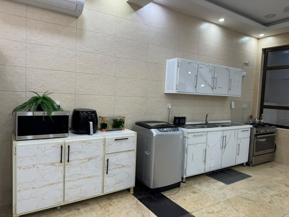 السلام عليكم عندي هذا الكاونتر للبيع مكاني حي الجامعة سعرة ٣٧٥ للاستفسار واتساب ***********
