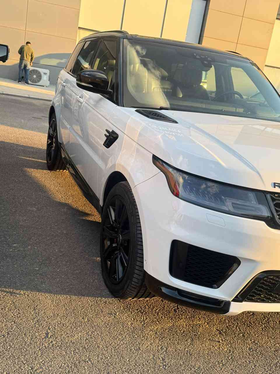 بيع مستعجل 
رانج روفر موديل 21 وارد امريكي 
سبورت مكينة ( 6سلندر سوبر عدل)395Ph
المواصفات داتا شو
فول تحكم ستيرن 
رادرات امامي خلفي جانبي توقف ذاتي 
تحديد مسار تحديد سرعة 
ماشية سبعين الف 
فول تحكم وخزن كشن وتدفئه تبريد 
جكات تحكم 3 ارتفاعات 
4 وضعيات قيادة 
وهواية موصفات بيها 
حادثها وسونارها موضح بالصورة بيها صبغ فقط دعامية البنيد مبدل بلادي 
 ارباك بس ستيرن وراجع سستم 
تحويل مباشر او وكآله رقم اربيل سنوية وهزة جديدة 
للاستفسار اتصل 
***********
***********
