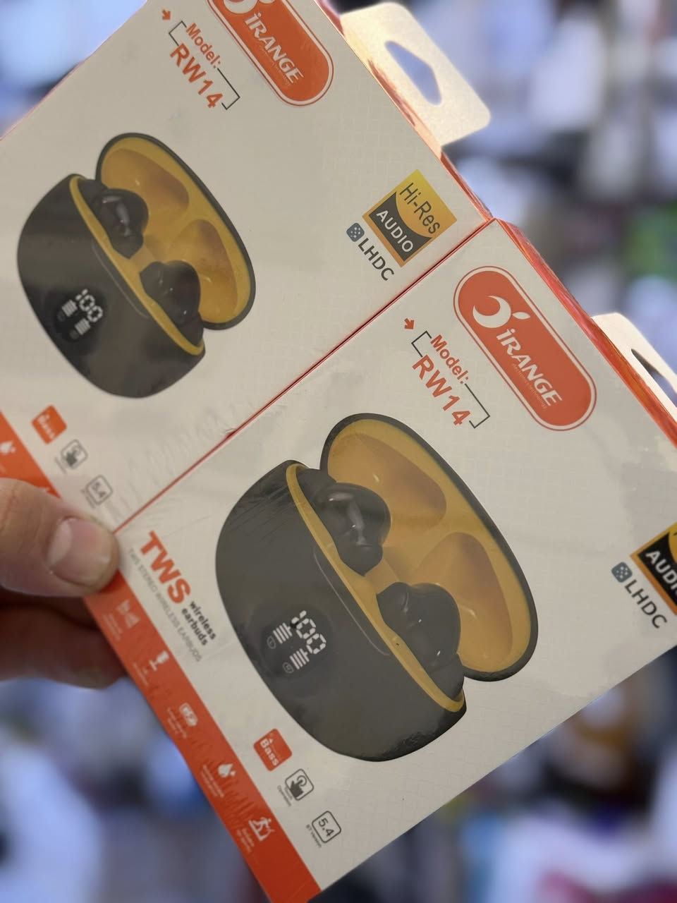 ✅✅🤙🏻🤙🏻 عرض خاص بسعر 8000 🤙🏻🤙🏻✅✅

▪️ايربود Irange نوعية ممتازة 
▪️ لون اسود مميز مع شاشة لبيان نسبة الشحن
▪️ نوعية جيدة ضمان تجربة وبستر مناسب 
▪️تدوم قرابة 5 ساعات 

✅✅✅✅ سعر القطعة 8000 فقط ✅✅✅✅

➖➖➖➖➖➖➖➖➖➖➖➖➖➖➖
❇️ يتوفر 🚚 توصيل لجميع المحافظات 🔥
للتواصل : متواجدين فقط على الواتساب 
*********** طارق
او الانستغرام https://www.instagram.com/moon_ligth100?igsh=emYyeWVheXUyaHk0&utm_source=qr
➖➖➖➖➖➖➖➖➖➖➖➖➖➖➖
العنوان 📍 : هيت - الجمعية الاولى - ( شارع حامي حميد) ( مكتب مون لايت moon light ) مقابل مجمع الملكة - مجاور مكتبة اقلام
