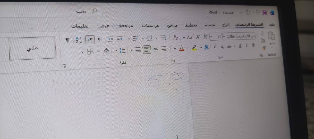 معلومات الجهاز الأساسيةالشركة المصنعة: Dell Incالموديل المكتبي: Latitude E5570 (من فئة أجهزة الأعمال القوية والعملية)نظام التشغيل: Windows 10 Pro (بإصدار 64 بت)🧠 المعالج (CPU)النوع: Intel Core i7-6820HQ (من الجيل السادس).السرعة الأساسية: 2.70GHz وتصل إلى سرعات أعلى عند الضغط الحركي.عدد الأنوية: يحتوي على 8 أنوية افتراضية (8 CPUs)، وهو معالج ممتاز للمهام الثقيلة مقارنة بالمعالجات التي تنتهي بحرف U.💾 الذاكرة والتخزين (RAM & Storage)الذاكرة العشوائية (RAM): بحجم 8 جيجابايت (8192MB) من نوع DDR4.التخزين الافتراضي لهذا الموديل: يأتي عادة بهارد من نوع SSD فائق السرعة بسعة 256 جيجابايت أو 512 جيجابايت (حسب التعديل).🎮 كرت الشاشة والرسوميات (GPU)يحتوي هذا اللابتوب بمعالج HQ غالباً على كرتين شاشة:الكرت الداخلي: Intel HD Graphics 530 (لتوفير الطاقة والمهام اليومية وتصفح الإنترنت).الكرت الخارجي (اختياري في بعض النسخ): AMD Radeon R7 M370 (للالعاب الخفيفة إلى المتوسطة وبرامج التصميم).🖥️ الشاشة والمنافذ (الخارجية)حجم الشاشة: 15.6 بوصة (غالباً بدقة Full HD 1920x1080).المنافذ: يحتوي على 3 منافذ USB 3.0، منفذ HDMI للشاشات الخارجية، منفذ VGA، ومنفذ شبكة RJ-45، وقارئ كروت ذاكرة
السعر270وبي مجال واتساب 
***********

***********
بغداد
