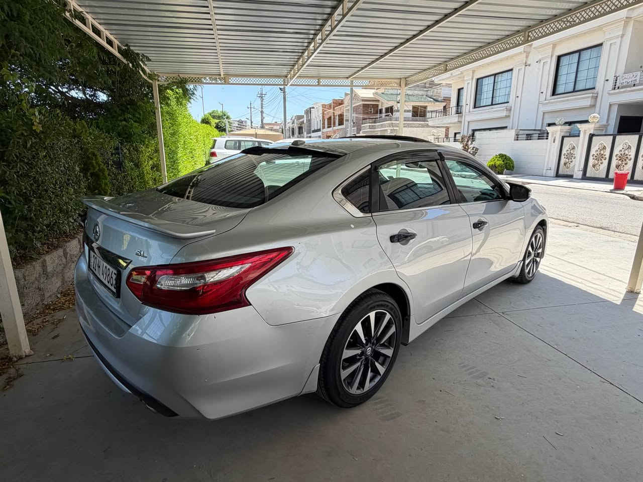 Nissan Altima 2016 SL
فول مواصفات
(سڵاید، بەصمە، کوشنی سەکن و سەیاق کارەبا و هیتەر، دوو دەرگا بەصمە، تەبرید مەرکەزی، کوشن جڵد، تەبرید لەمس، سوکان هیتەر، ڕاداری لاتەنیشتەکان،٩ مکەبەرە بۆس، تراکشن کۆنتڕۆڵ،…)
گیڕ و مەکینە تەبرید و دار و بەردی بەشەرت
2 پارچەی بۆیاغه
سەنەوی و ژینگەی نوێیە تاوەکومانگی 6/2028
رقم الشاصي: 1N4AL3AP2GC137416
ژ.م:*********** أربيل, العراق
