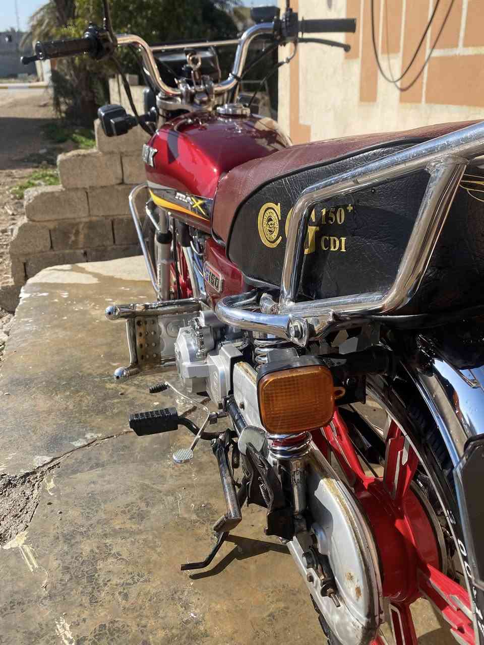 سلام عليكم 
دراجة سيفان سونلك 
2022 اوراق كاملة 
مكينة ما مفتوحة 
باتري جديد قبل اسبوع شادة 
وجاهزة مابيها كل نقص 
تايرات جدد كهربائيات كلها شغالة 
السعر 600 وبيها مجال بصيط 
العنوان ديالى الخالص 
رقم الهاتف 
***********
