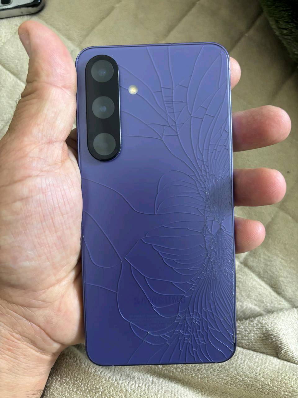 جهاز s24 العادي بي فطور بالظهر للبيع ٥٠٠ او رماوس وي s24 او s25 الترا