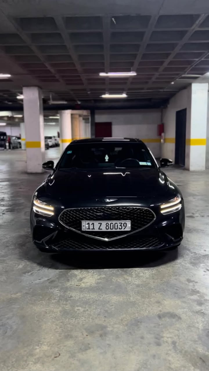 سلام عليكم (g70 3,3T) 2023 بلاك ادشن سته سلندر ماشية 18 الف ميل للبيع
السيارة  قطعه وحده الضرر فقط جاملغ خلفي
السيارة نظيفة حيل بدون ايرباك ايرباكات سليمة 
🔹سته سلندر تون تيربو
🔹 بلاك ادشن 
🔹دفع رباعي AWD
🔹كشنات تدفئة تبريد
🔹 بنوراما 
🔹الداخل سبورت حزام احمر 
🔹وضعيات قيادة كلها موجوده لحد sport+
🔹كشنات كهرباء و وضعيتن للخزن 
🔹 شحن لاسلكي 
🔹ترحيب مري
🔹و بيها تعديل شوت رياضية من BMS سعرهن بلموقع 400$ لون ازرق صاروخ السيارة ما شاء الله

🔹السعرر (268$) و بيها مجال بسيط مكان السيارة بغداد شارع فلسطين ***********
