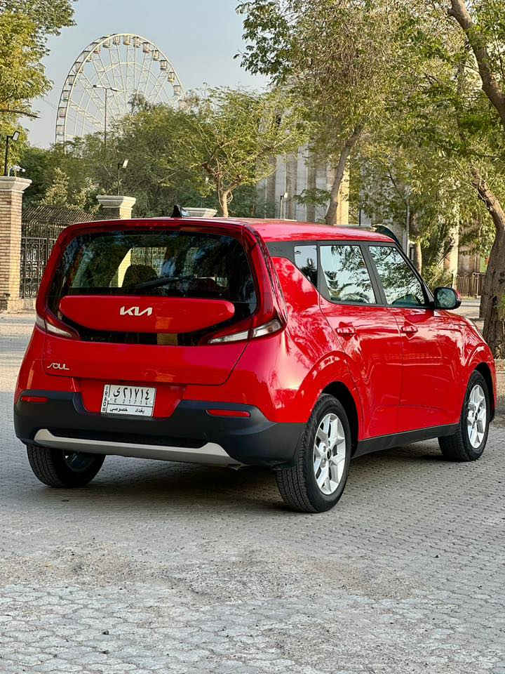 يالله.. 
عندي. كيا. صول. موديل 22 ❤️وارد. امريكي  لون احمر 😋 رقم بغداد باسمي. تحويل مباشر   السياره بدون. قطره صبغ. حادثها  تكحيل بسيط. بالبنيد  فقط. باقي سياره. كفاله. عامه .. محرك 2000 دوش  ماشيه 26. الف. كيلو. متر. يعني. بعده.  بحالة الزيرو  السياره. موصفات. شاشه وكاميرا وتدفئة بالكشنات. وشاحن وايرلس  رادارات 360 درجه. ويل. كب  وتحكمات 4. جهات. واشاير بالمري السياره.   حلوه. وجديدة.  مكان. السيارة بغداد. بالمنصور. الي يحب. يتصل 
***********
