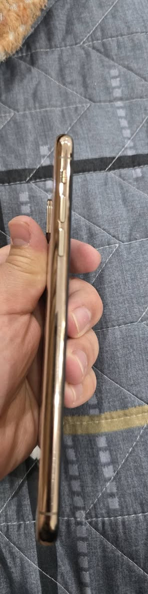 ايفون XS MAX
ذاكره 64
الجهاز نظيف لامفتوح ولامصلح 
شاشه اصليه 3 خيارات
بطارية 78 بلاديه
السعر 230 
للإستفسار ***********
